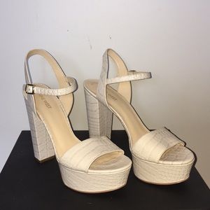 Hot af Nine West white snakeskin platform heels